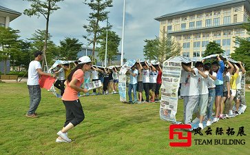 拓展训练游戏「无敌风火轮」