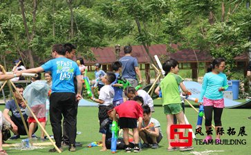 公司拓展需要团队合作的游戏「