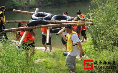 民泰银行开展团员青年拓展训练活动