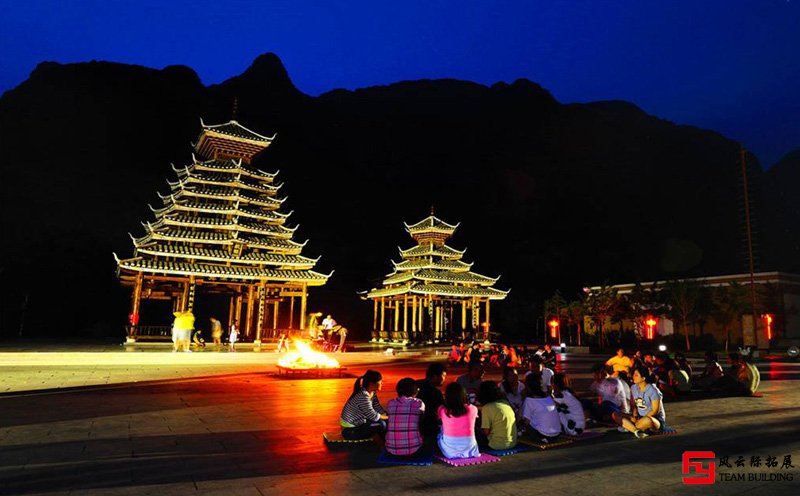 云泽山庄主题广场夜景