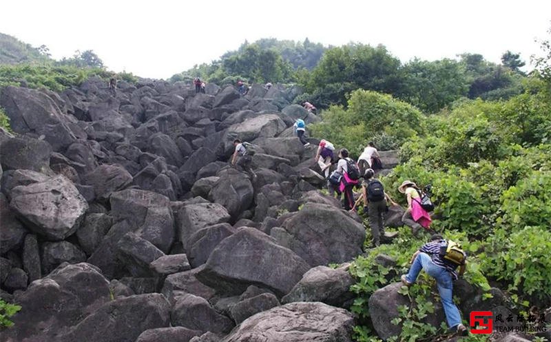 登覆卮山冰川石浪团建